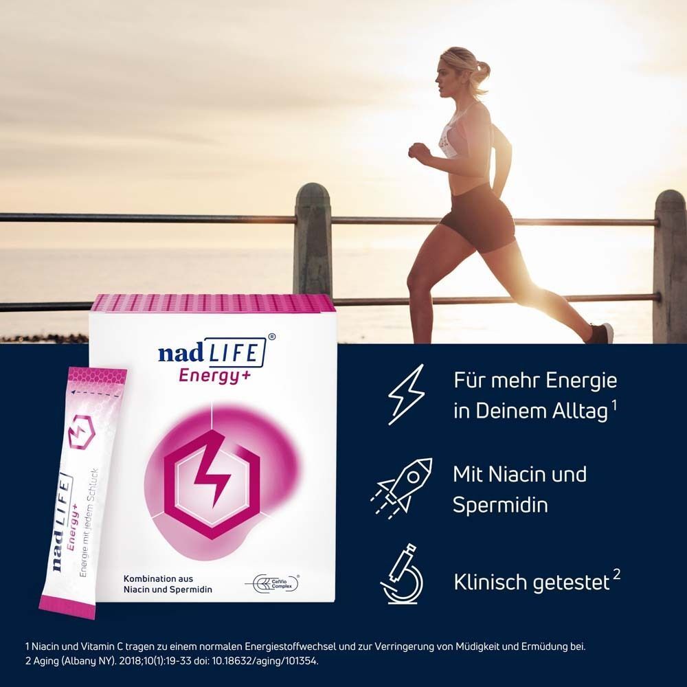 Eine Frau joggt. Daneben eine Packung nadLIFE® Energy+ und ein Sachet. Text: Für mehr Energie, Mit Niacin und Spermidin, Klinisch getestet.
