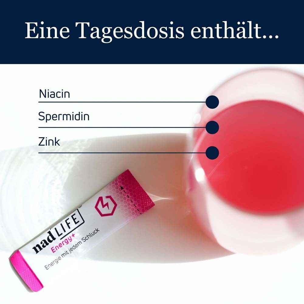 Sachet nadLIFE® Energy+ neben einer Schale mit Flüssigkeit. Text: Eine Tagesdosis enthält: Niacin, Spermidin, Zink.
