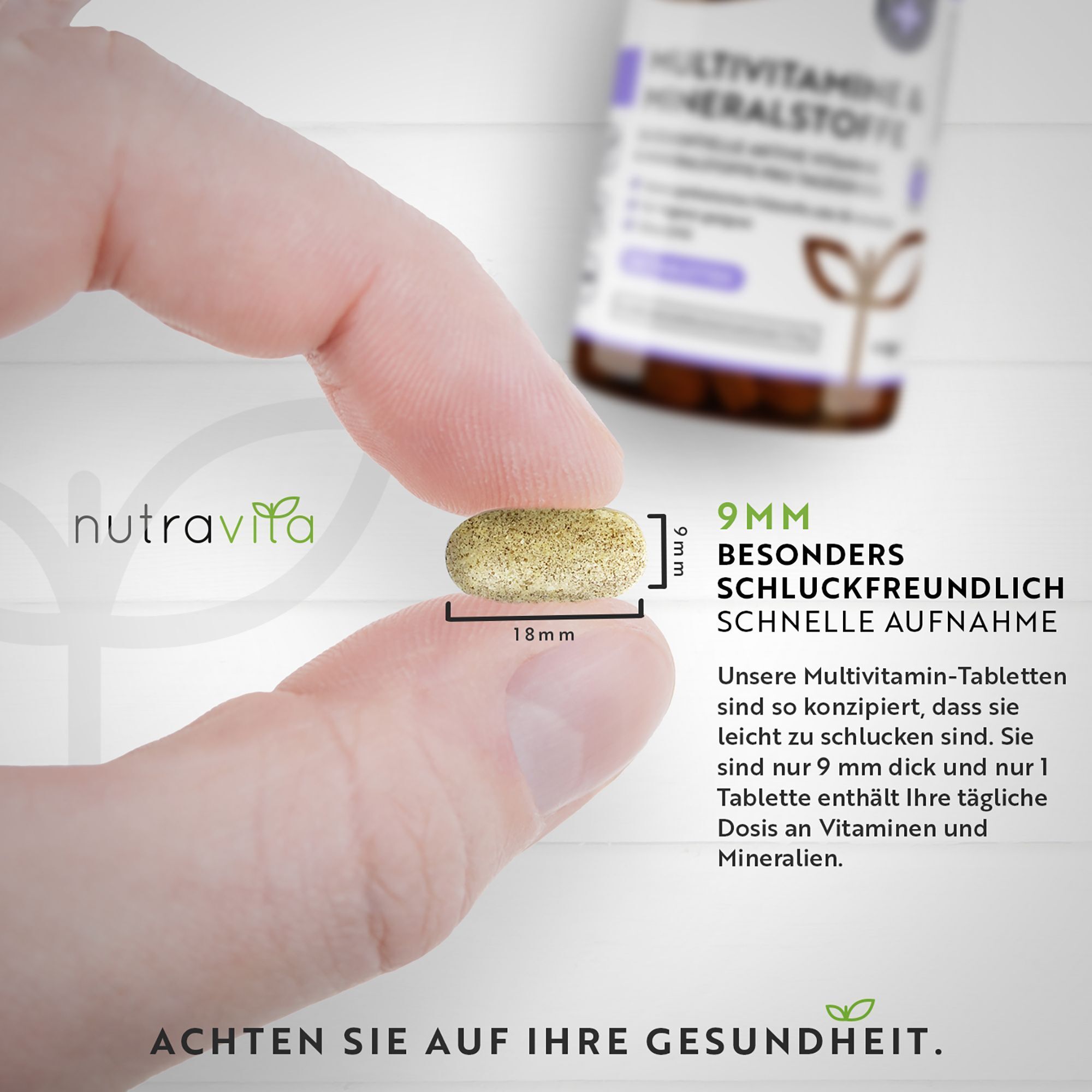 Hand hält eine Tablette. Tablette 18mm x 9mm. Text: Besonders schluckfreundlich, schnelle Aufnahme. 9mm dick.