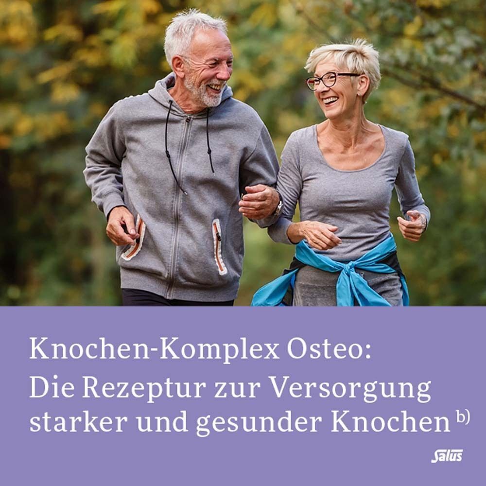 Älteres Paar lacht beim Spazierengehen im Freien, bewirbt Salus Knochen-Komplex Osteo.