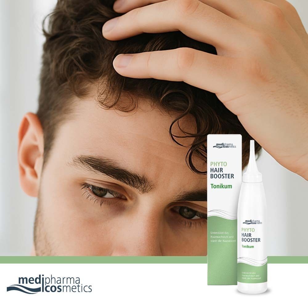 Mann berührt Kopf. Phyto Hair Booster Tonikum Flasche und Verpackung daneben.
