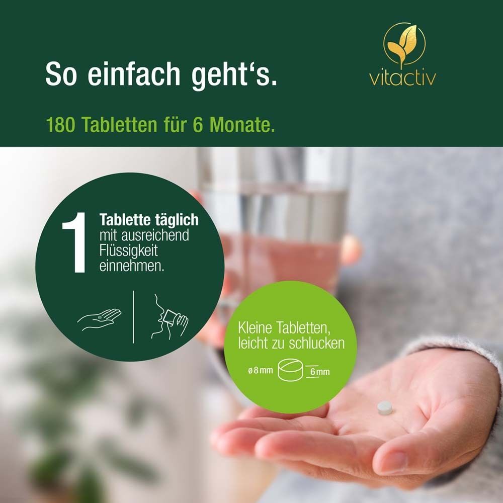 Hand hält Tablette. Text: 1 Tablette täglich. Kleine Tabletten, leicht zu schlucken. Marke: vitactiv.