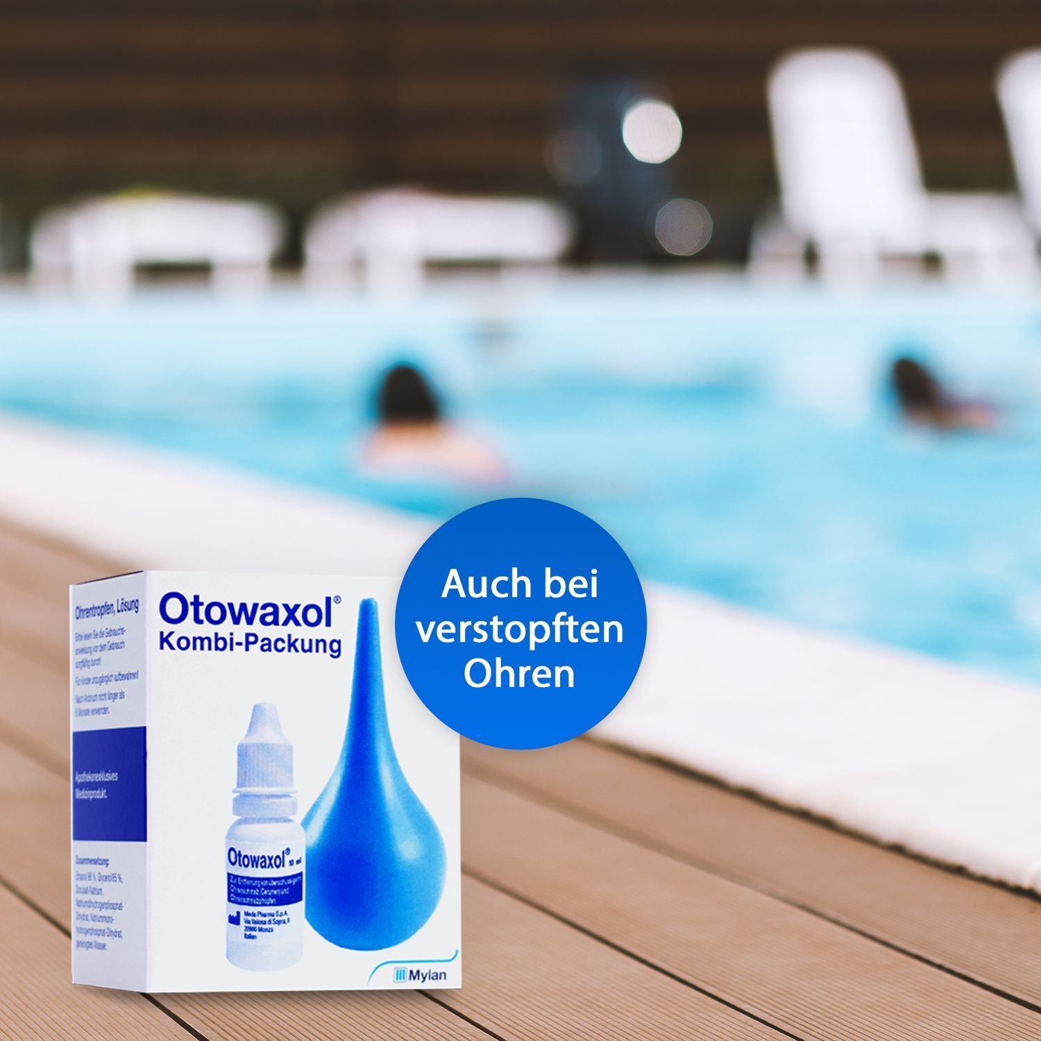 Produktverpackung mit Flasche und blauer Ohrenspritze am Pool. Text: "Auch bei verstopften Ohren".