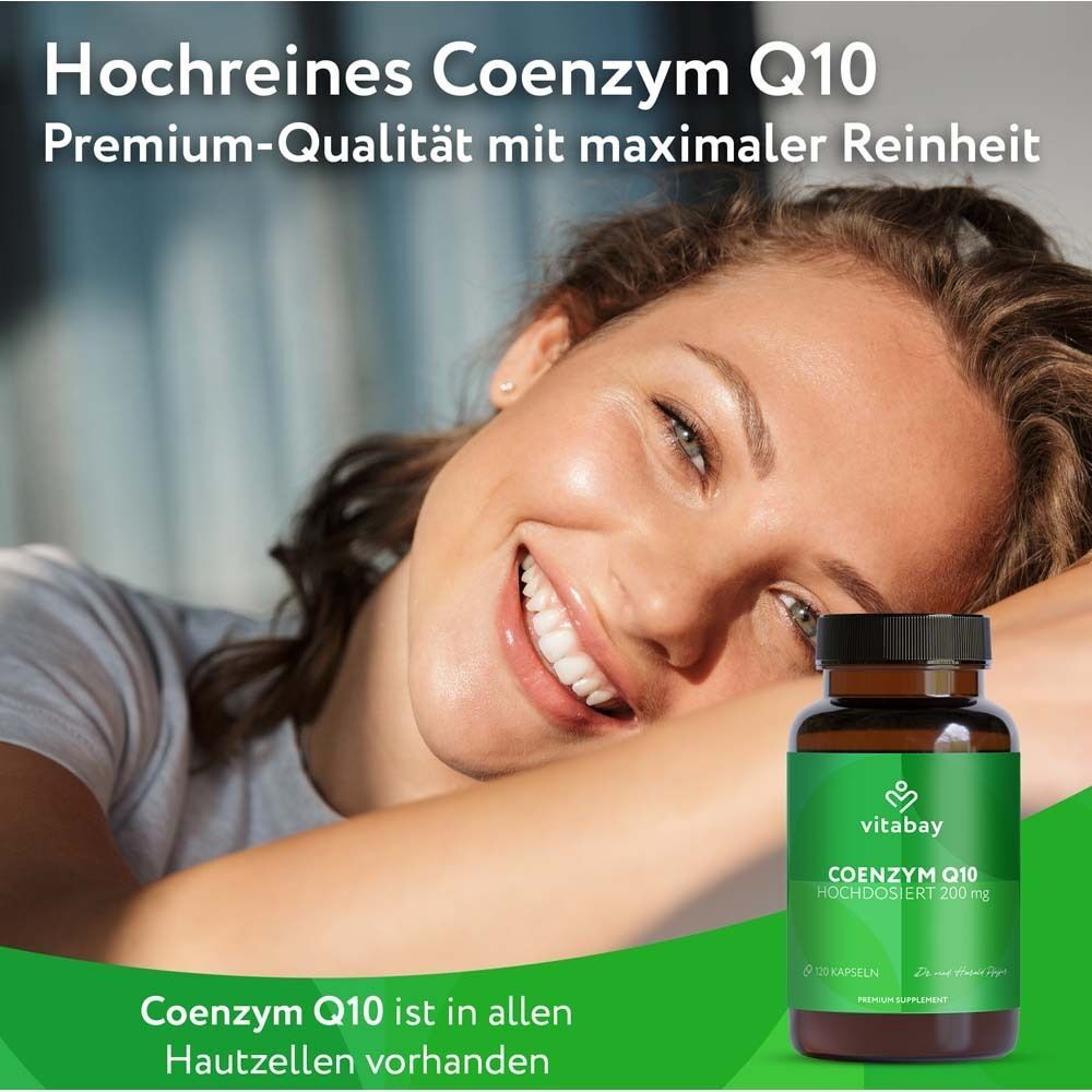 Frau liegt, Flasche vitabay® COENZYM Q10 200 mg. Text: Hochreines Coenzym Q10, Premium-Qualität. Coenzym Q10 in Hautzellen.