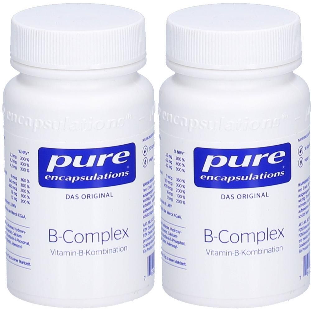 Zwei weiße Flaschen mit Schraubverschluss. Blaue Etiketten mit "pure encapsulations" und "B-Complex". Vitamin-B-Kombination.