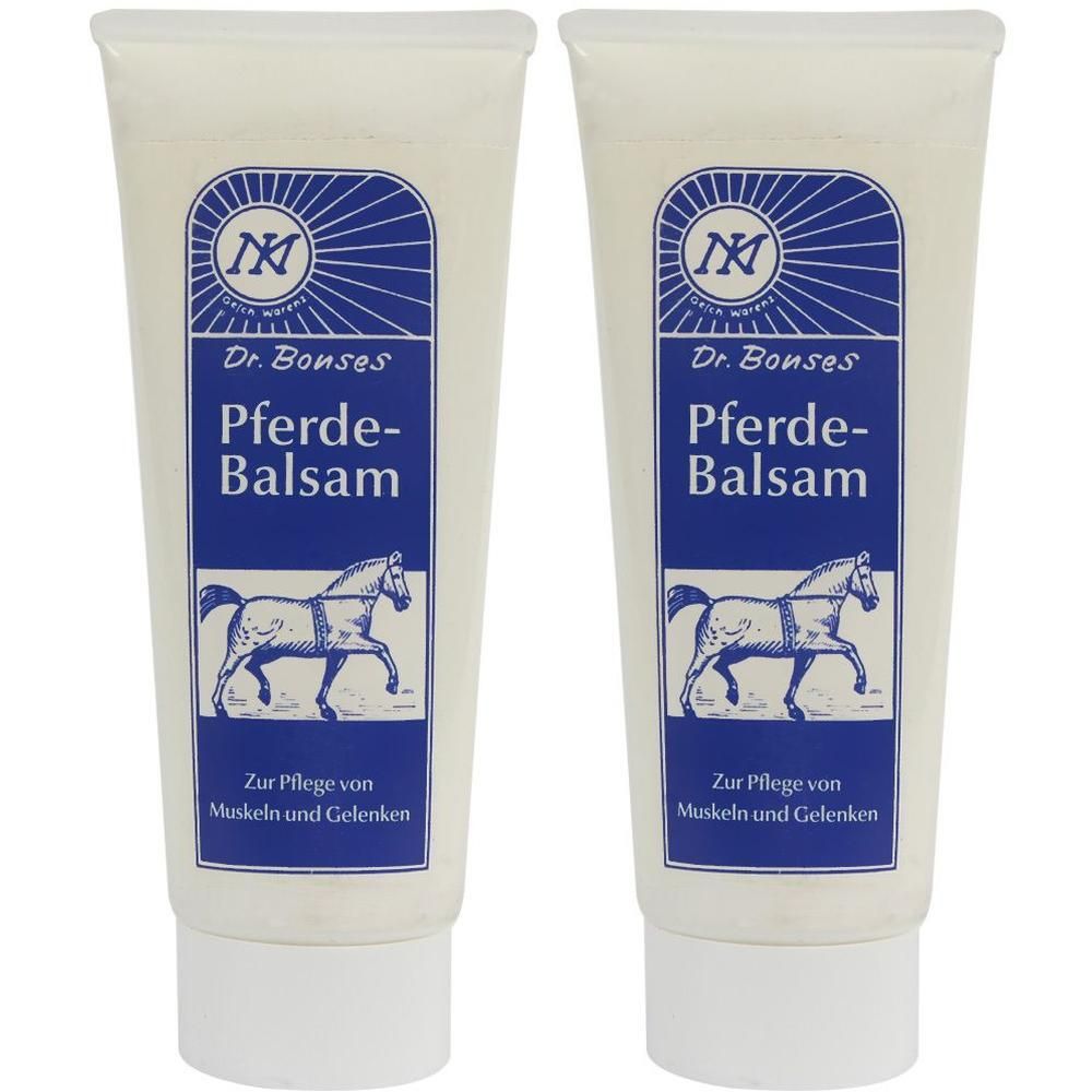 Zwei Tuben mit weißem Balsam. Blaue Etiketten mit Text: Dr. Bonses Pferde-Balsam. Abbildung eines Pferdes. Text: Zur Pflege von Muskeln und Gelenken.