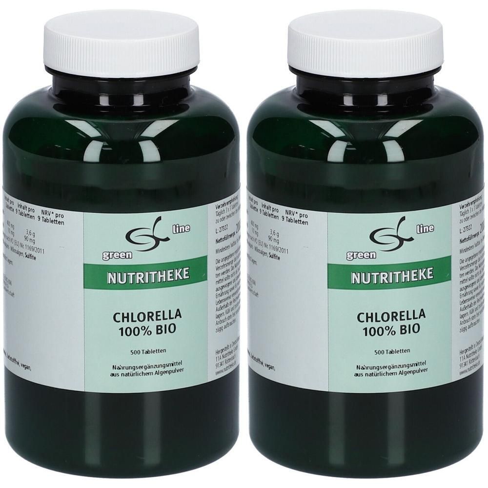 Zwei grüne Flaschen mit weißen Deckeln. Aufschrift: CHLORELLA 100% BIO, 500 Tabletten. Marke: green Nutritheke.