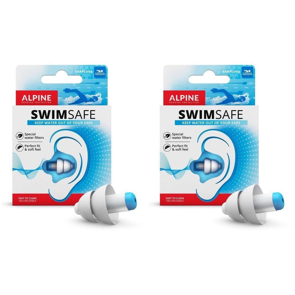 Zwei Packungen Alpine SwimSafe Ohrstöpsel. Weiße Ohrstöpsel mit blauem Filter. Verpackung mit Produktname und Ohr-Illustration.