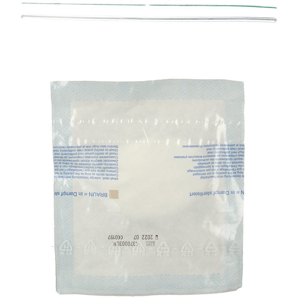 Eine sterile Augenkompresse in versiegeltem Beutel. Aufdruck: Augenkompresse. Abmessung: 56 x 72 mm. Braun Logo.