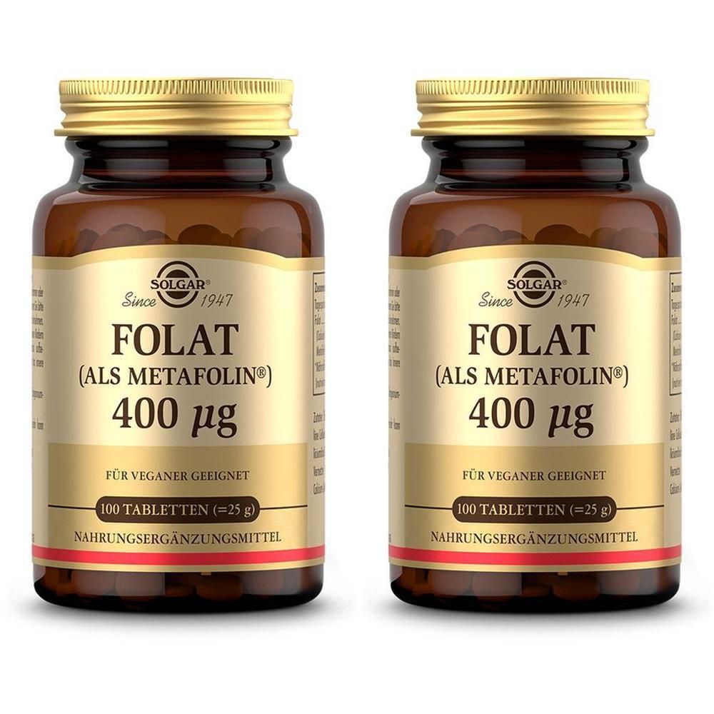 Zwei braune Glasflaschen mit goldfarbenen Deckeln. Auf jeder Flasche steht "FOLAT (ALS METAFOLIN) 400 µg".