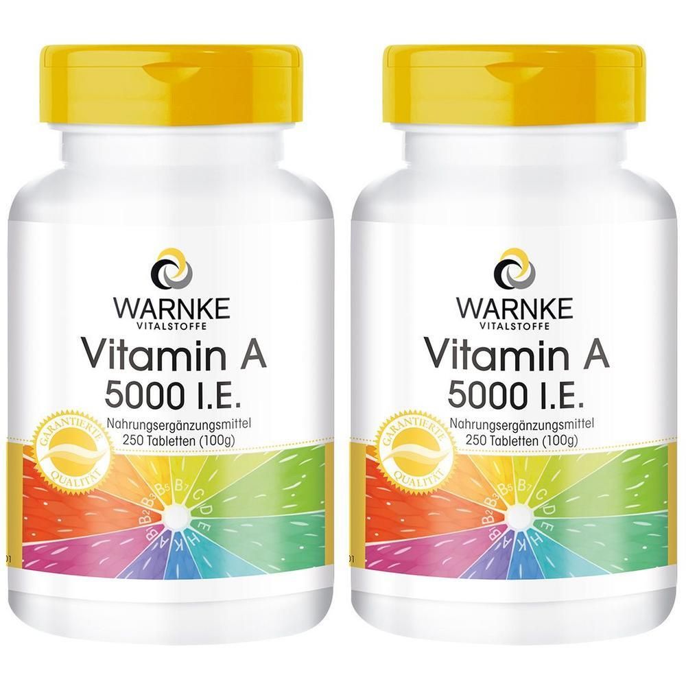 Zwei weiße Flaschen mit gelben Deckeln. Aufschrift: WARNKE VITALSTOFFE Vitamin A 5000 I.E. Nahrungsergänzungsmittel. 250 Tabletten.