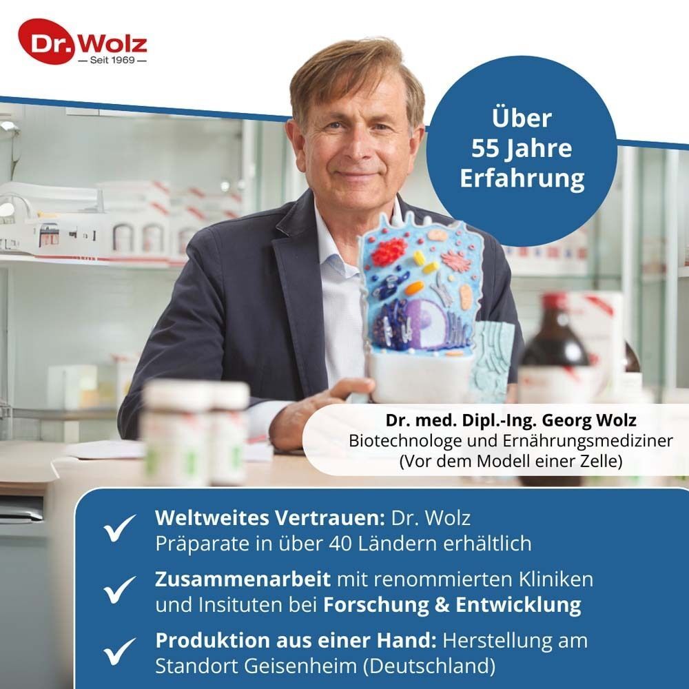 Mann mit Modell einer Zelle. Text: Über 55 Jahre Erfahrung. Weltweites Vertrauen. Zusammenarbeit mit Kliniken. Produktion aus einer Hand.