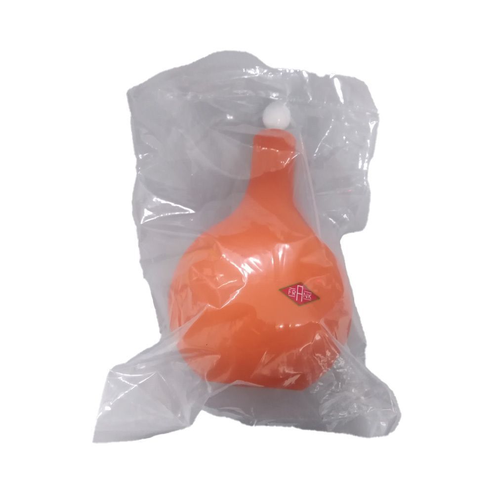 Orangener Politzerball in Plastikverpackung. Oben weißer Verschluss. Rotes Logo auf dem Ball.