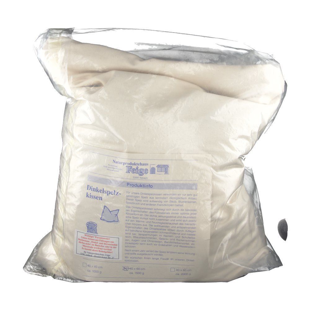 Ein Kissen in einer transparenten Plastiktüte verpackt. Auf der Tüte befindet sich ein Etikett mit Produktinformationen.