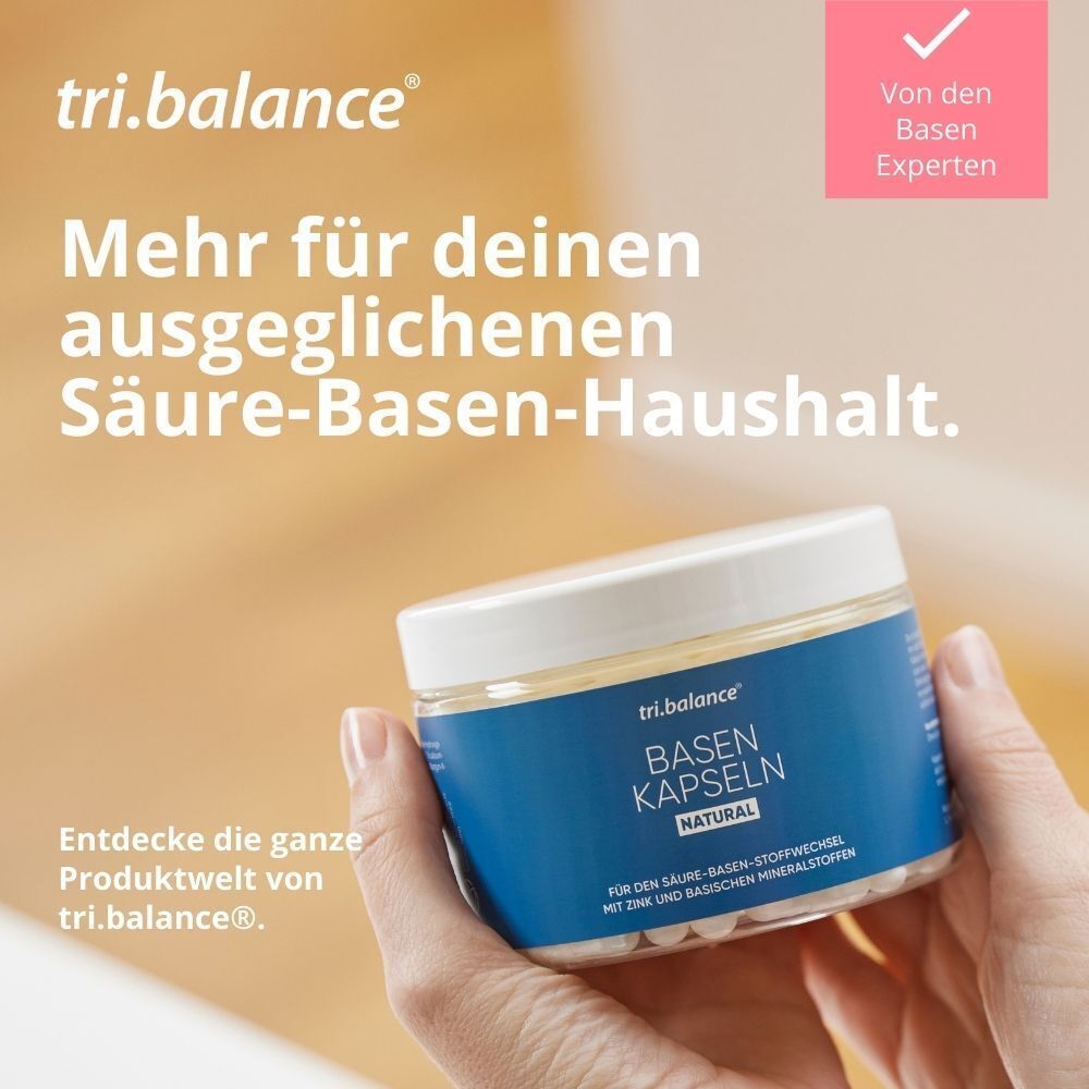 Hand hält Dose TRI.BALANCE Basenkapseln NATURAL. Text: Mehr für deinen ausgeglichenen Säure-Basen-Haushalt.