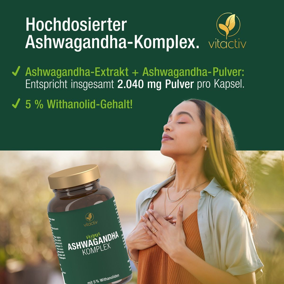 Eine Frau hält eine Flasche ASHWAGANDHA KOMPLEX. Text: Ashwagandha-Extrakt + Ashwagandha-Pulver. 5% Withanoliden-Gehalt.