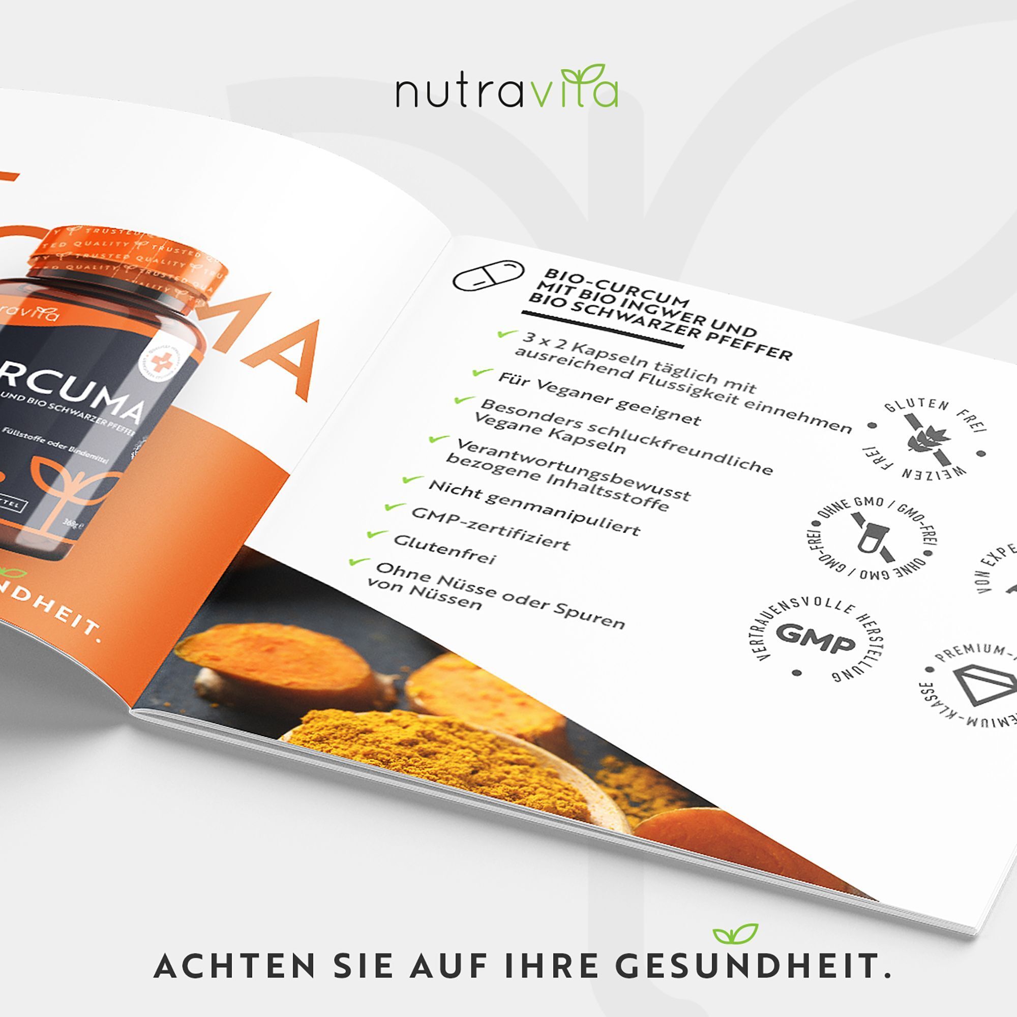 Offene Broschüre mit Produktinformationen. BIO CURCUMA Kapseln, Ingwer, schwarzer Pfeffer. Text: Für Veganer geeignet, glutenfrei, GMP-zertifiziert.