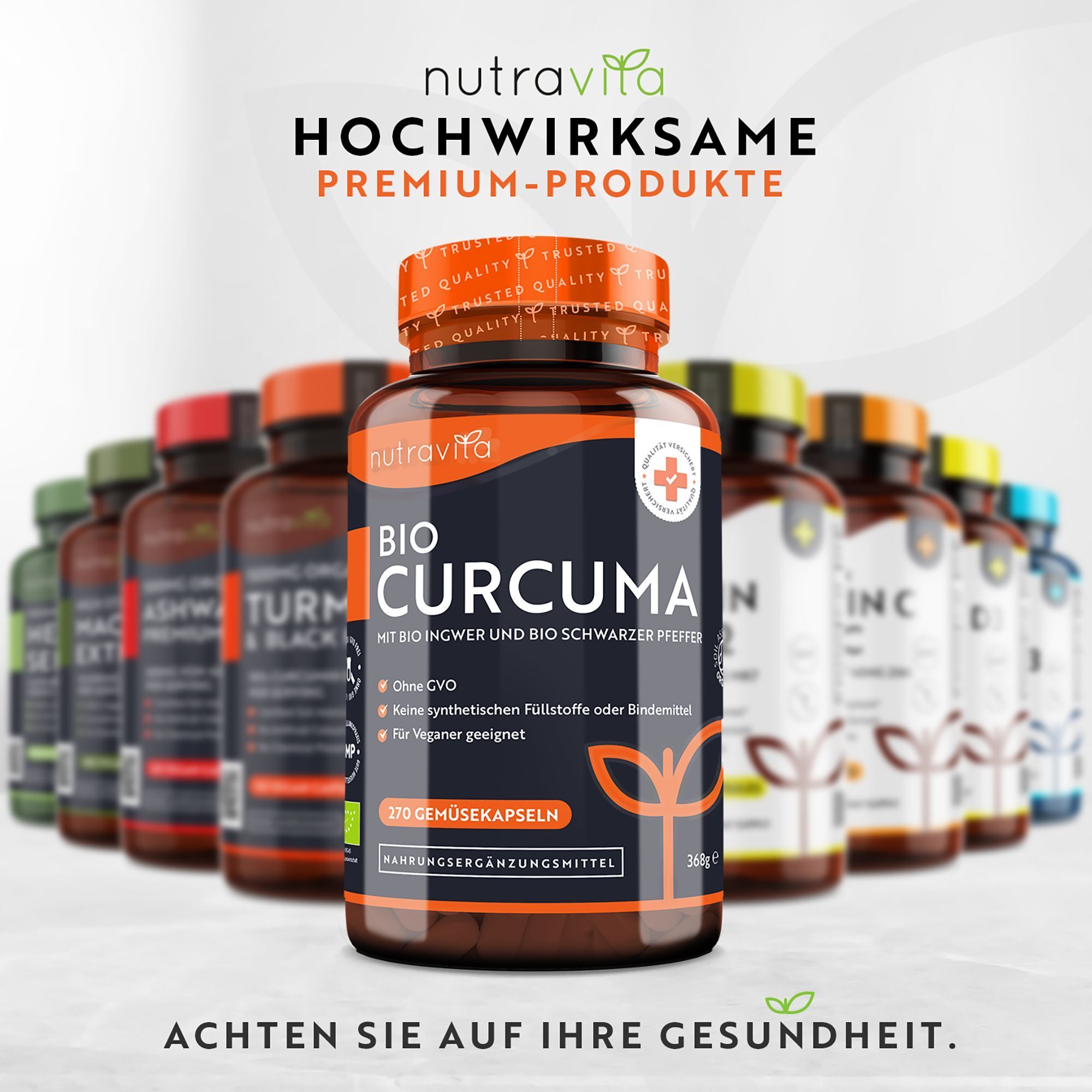 Reihe von Flaschen BIO CURCUMA Kapseln. Aufschrift: BIO CURCUMA, Ingwer, schwarzer Pfeffer. Text: Hochwirksame Premium-Produkte.