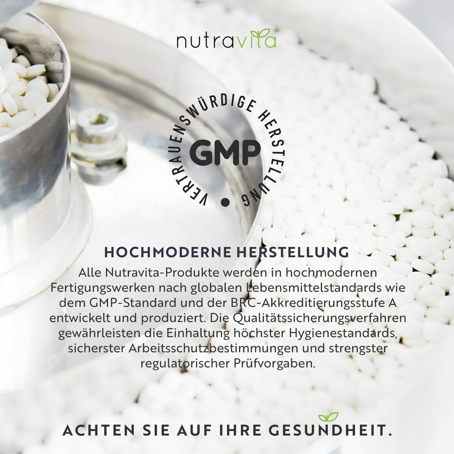 GMP-Siegel und Text: Hochmoderne Herstellung. Text: Alle nutravita-Produkte werden nach globalen Lebensmittelstandards hergestellt.