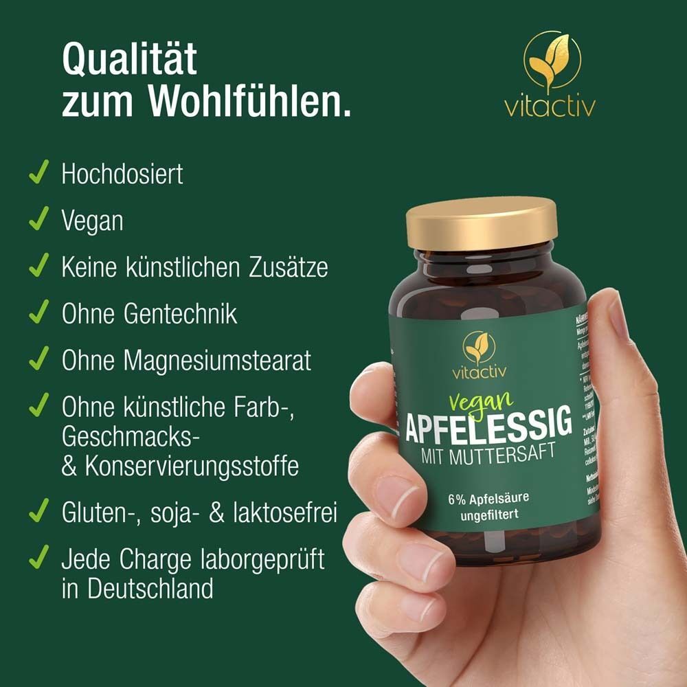 Hand hält eine Flasche Apfelessig Kapseln. Text: Qualität zum Wohlfühlen. Hochdosiert, vegan, ohne Zusätze, laborgeprüft.