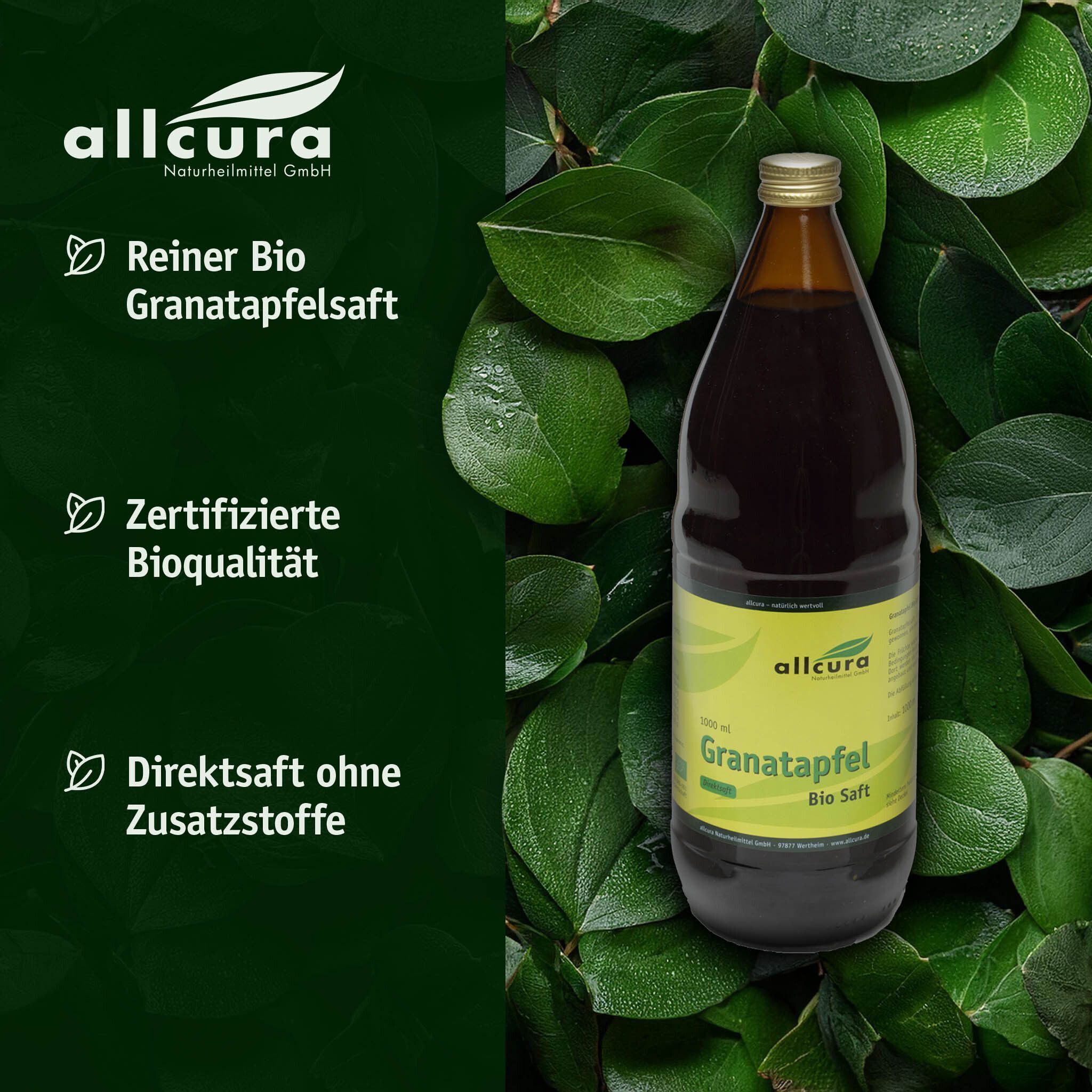 Flasche allcura Granatapfel Bio Saft (1000 ml) umgeben von grünen Blättern. Zertifizierte Bioqualität.