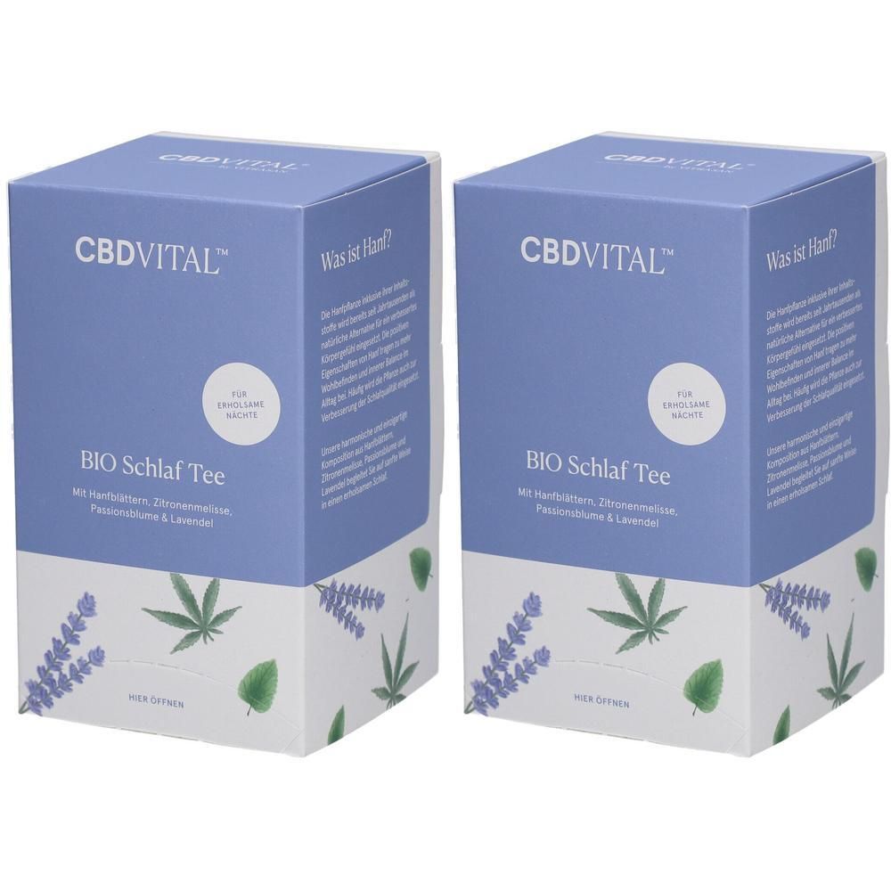 Zwei quadratische Schachteln. Aufschrift CBDVITAL, BIO Schlaf Tee. Enthält Hanfblüten, Zitronenmelisse, Passionsblume & Lavendel. Blaue und weiße Verpackung.