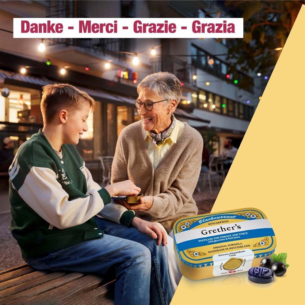 Ältere Frau und Junge sitzen auf einer Bank. Sie halten eine Schachtel. Text: Danke - Merci - Grazie - Grazia. Produktverpackung.
