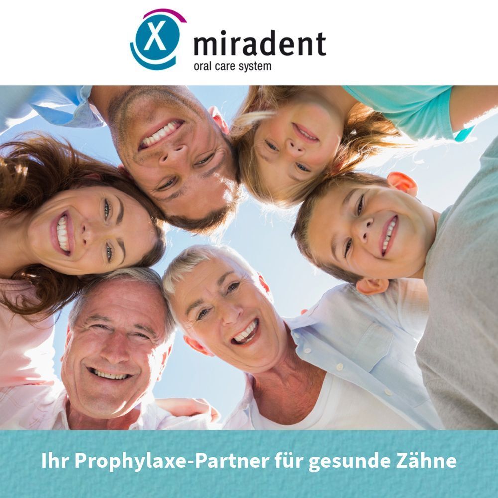 Menschen im Kreis, lächelnd. Text: Ihr Prophylaxe-Partner für gesunde Zähne. Logo: miradent oral care system.