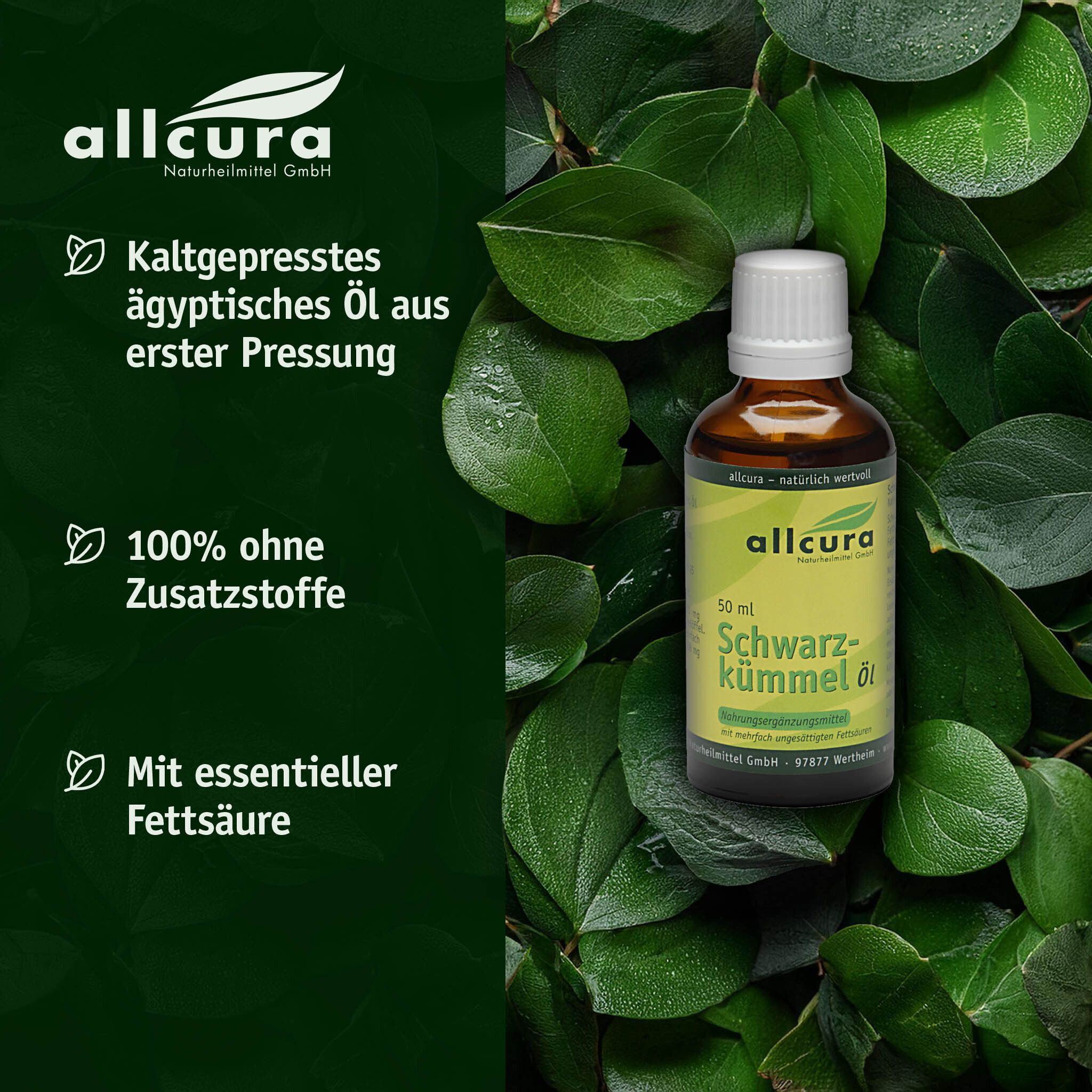 Braune Glasflasche mit weißem Verschluss, umgeben von Blättern. Aufkleber mit Text: allcura, 50 ml, Schwarzkümmelöl.