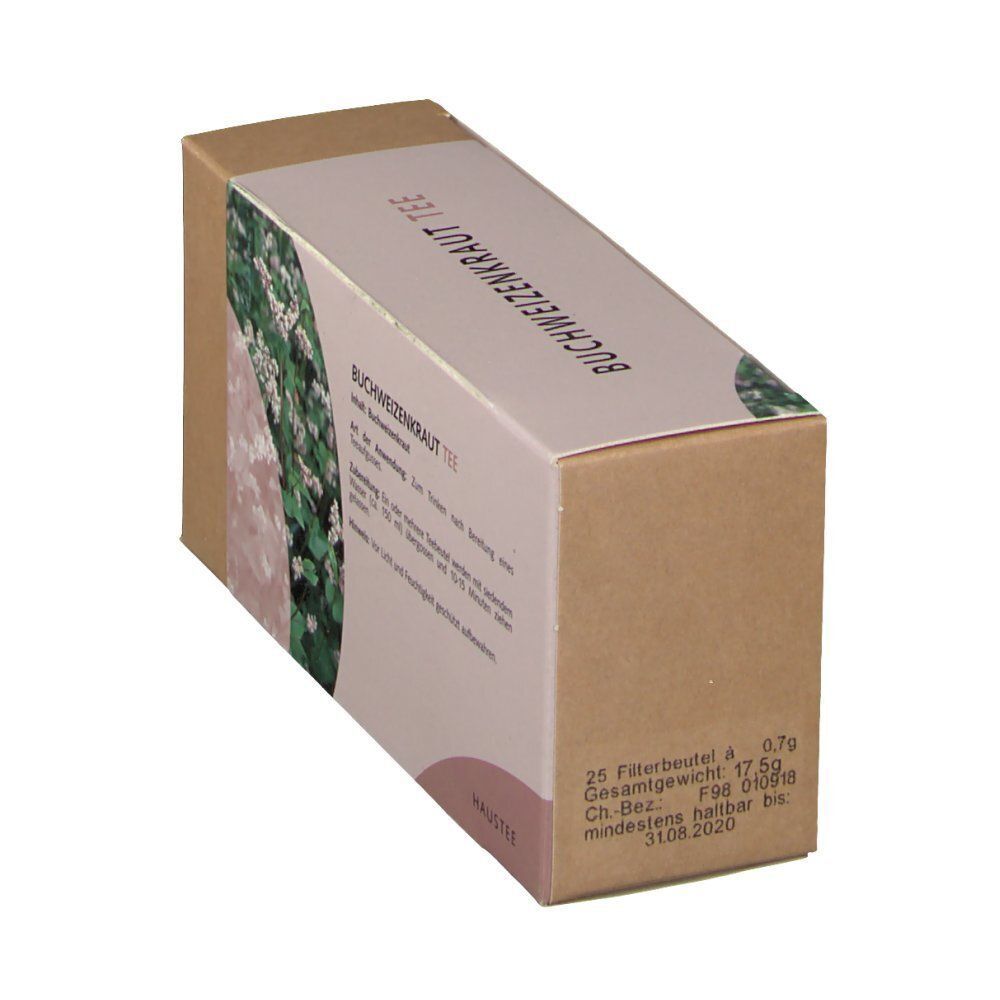 Kartonverpackung, schräg. Aufdruck: BUCHWEIZENKRAUT TEE. Beige und braune Farben. Text und Logo. Angaben zu Inhalt und Haltbarkeit.