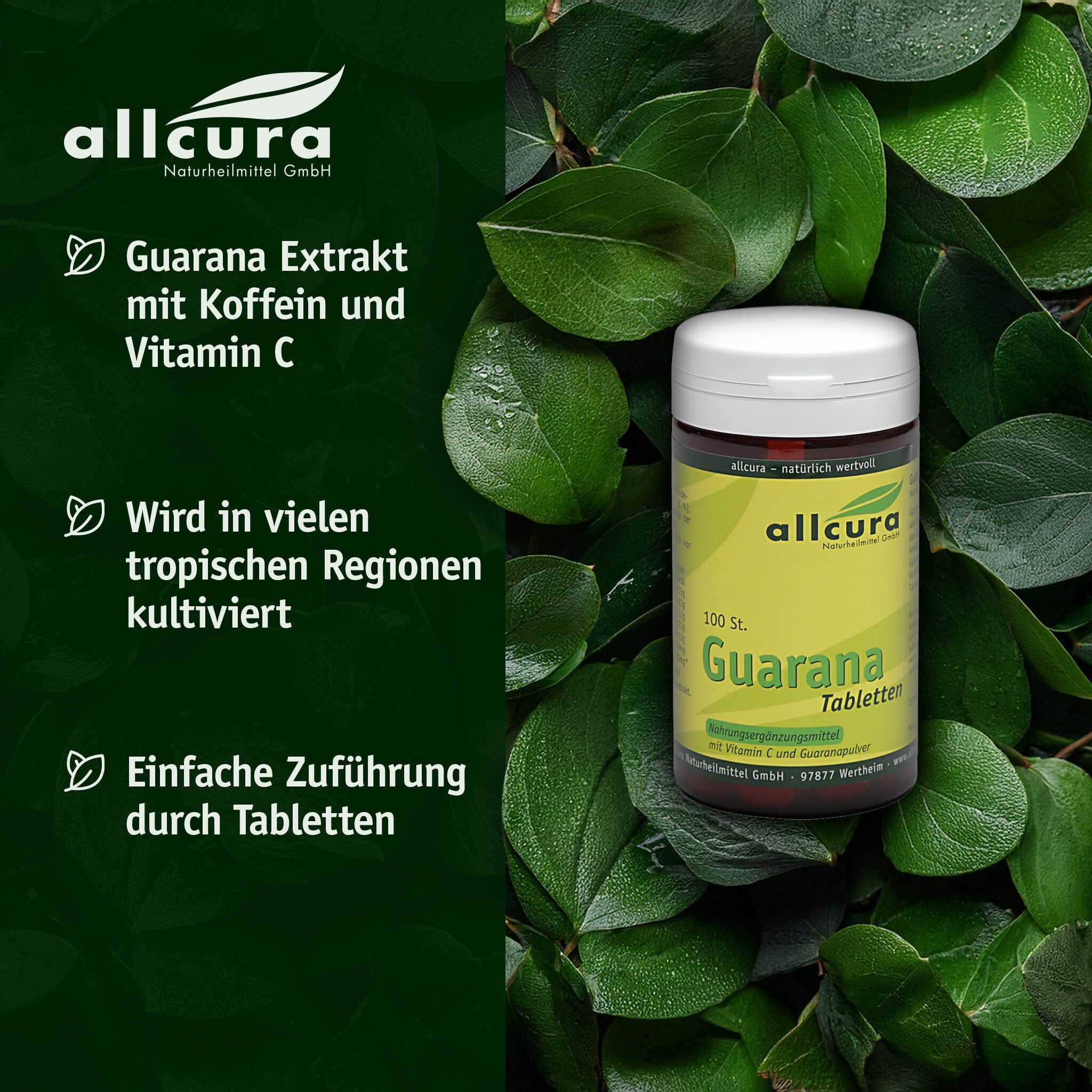 Eine Flasche mit weißem Deckel und gelbem Etikett. Aufschrift: Guarana Tabletten, 100 St., allcura. Umgeben von grünen Blättern.