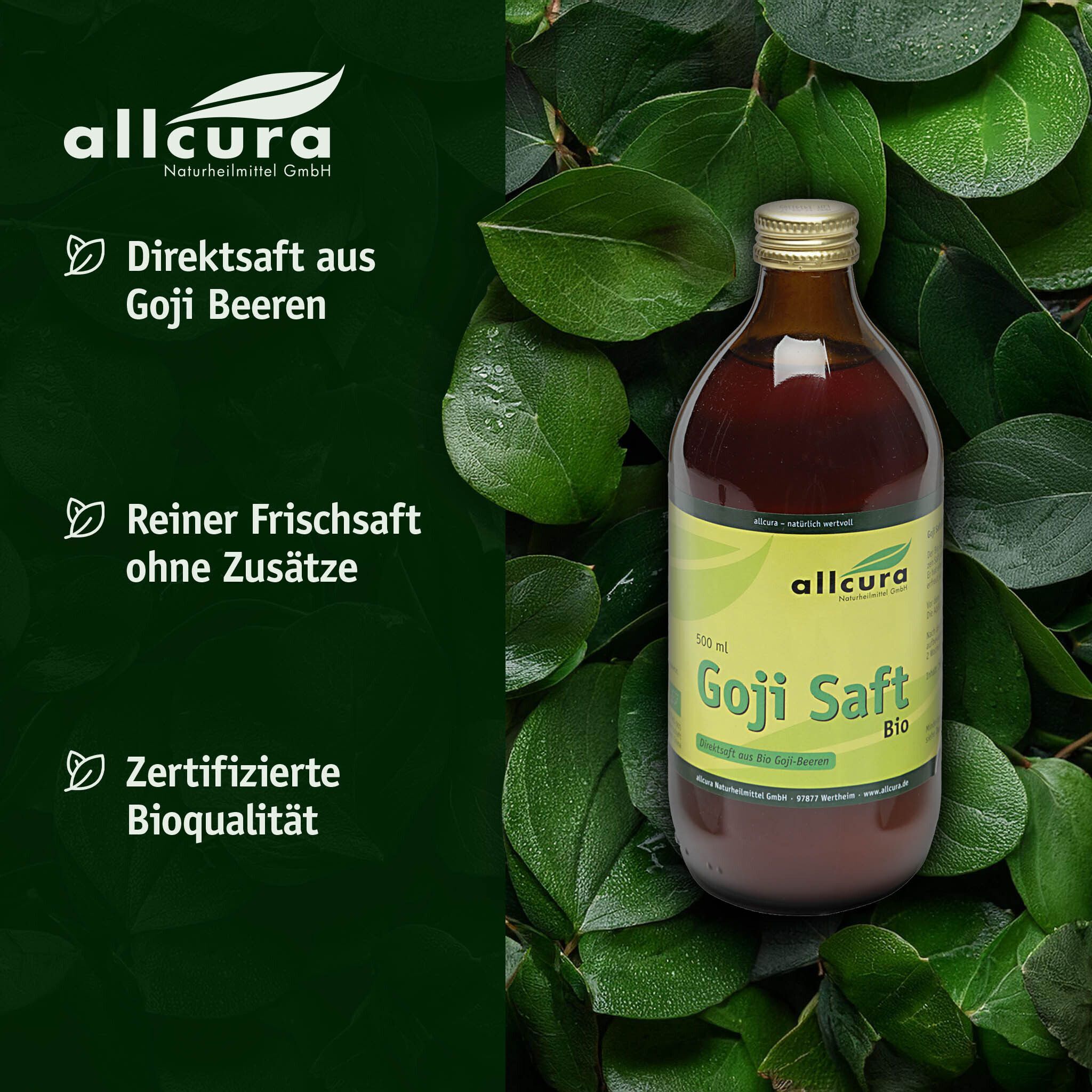 Flasche allcura Goji Saft Bio (500 ml) umgeben von grünen Blättern. Direktsaft aus Goji Beeren.