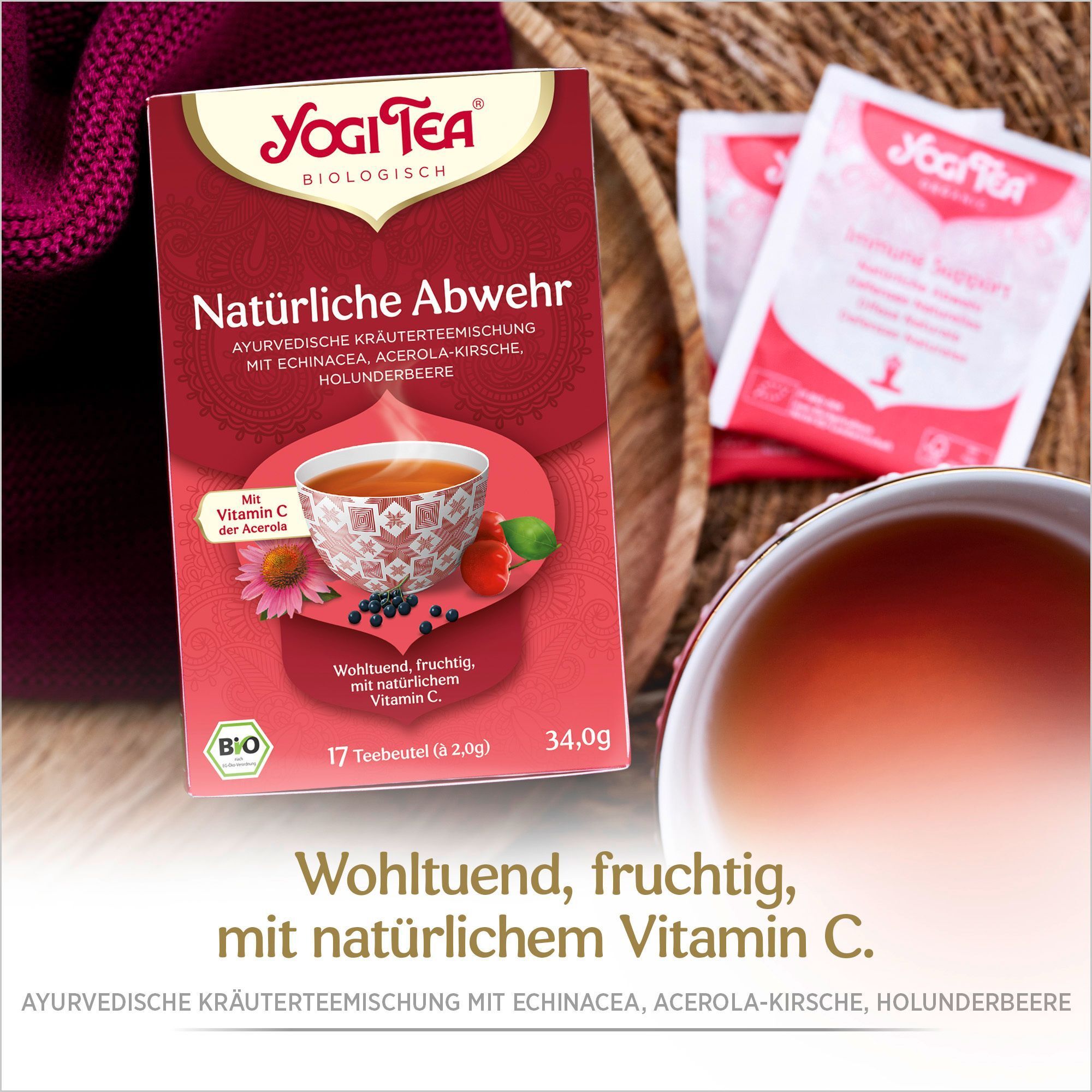 YOGI TEA NATUERLI ABWEHR Bio Packung, Teebeutel und Tasse Tee. Rote Verpackung mit Logo und Produktname. 17 Teebeutel, 34,0g.