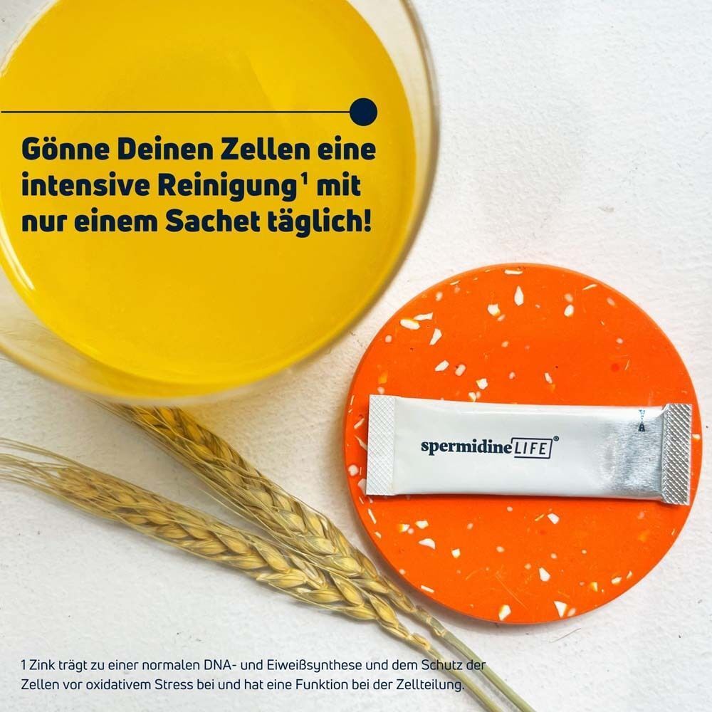 Glas mit gelber Flüssigkeit, daneben ein Beutel und ein Untersetzer. Text: "Gönne Deinen Zellen eine intensive Reinigung".