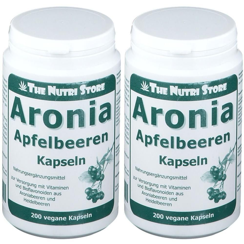 Zwei weiße Flaschen mit Deckel. Aufschrift: Aronia Apfelbeeren Kapseln. Text: Nahrungsergänzungsmittel. 200 vegane Kapseln. Marke: The Nutri Store.