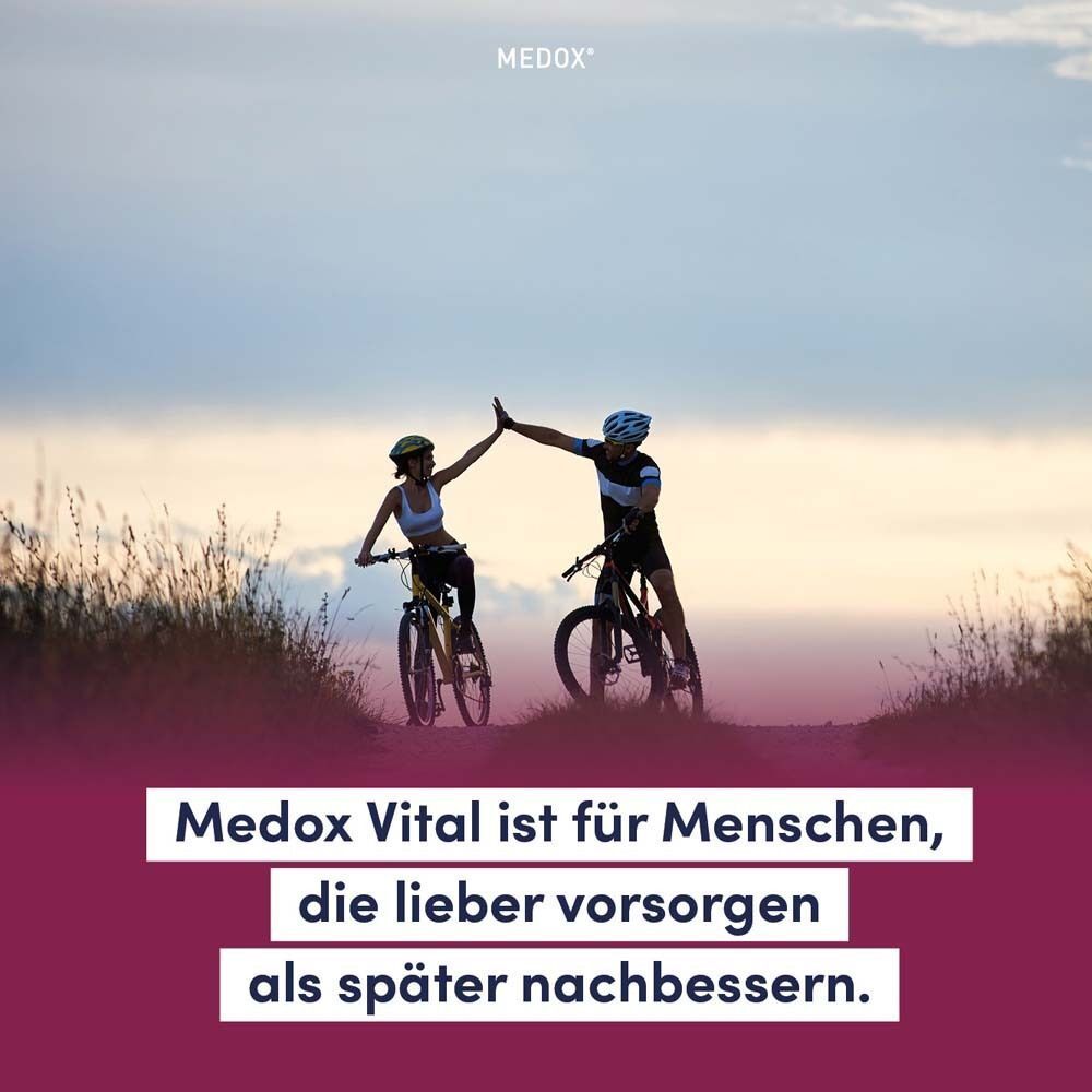 Zwei Radfahrer auf einem Weg. Text: Medox Vital ist für Menschen, die lieber vorsorgen als später nachbessern.