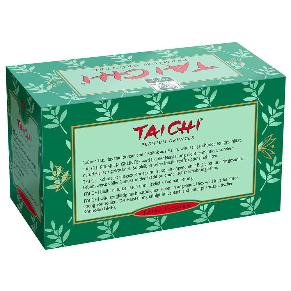 Grüner Karton mit roter Aufschrift TAI CHI PREMIUM GRÜNTEE. Blättermuster und Logo. Grüntee-Packung.