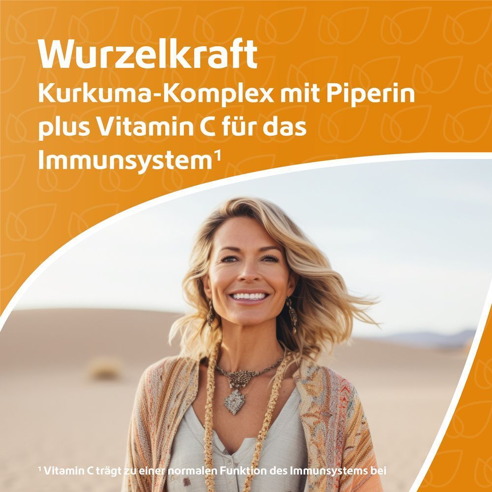 Eine Frau lächelt vor einer Wüstenlandschaft. Text: Kurkuma-Komplex mit Piperin plus Vitamin C für das Immunsystem.