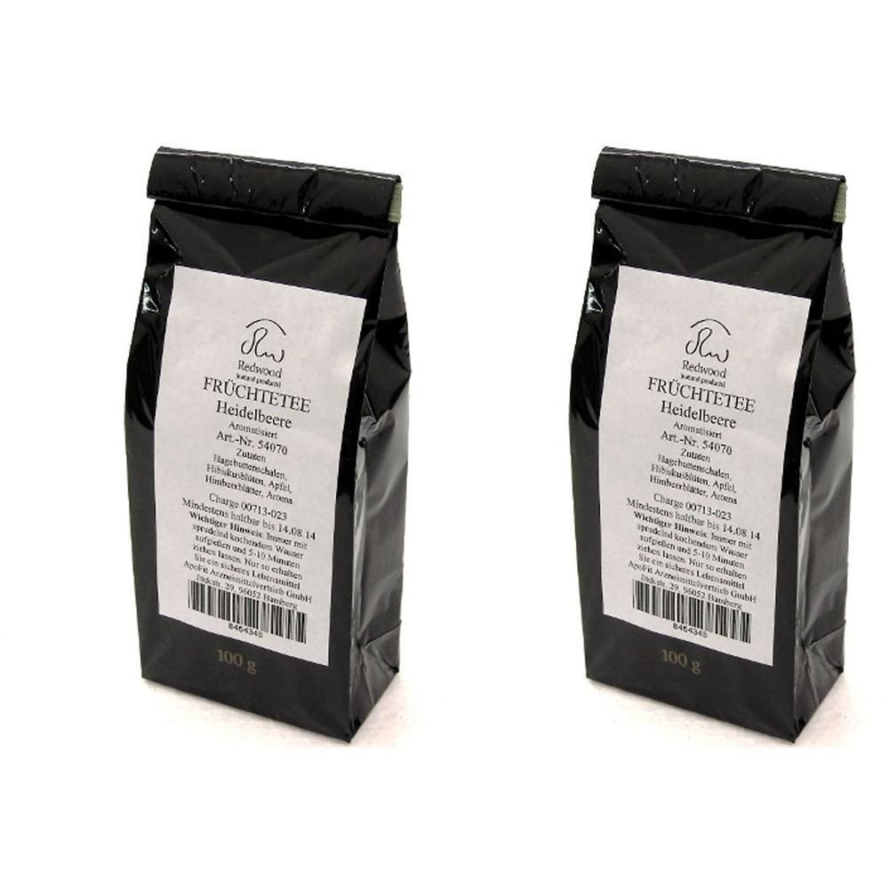 Zwei schwarze Beutel mit weißem Etikett. Aufschrift: FRÜCHTETEE Heidelbeere. Barcode und weitere Informationen.