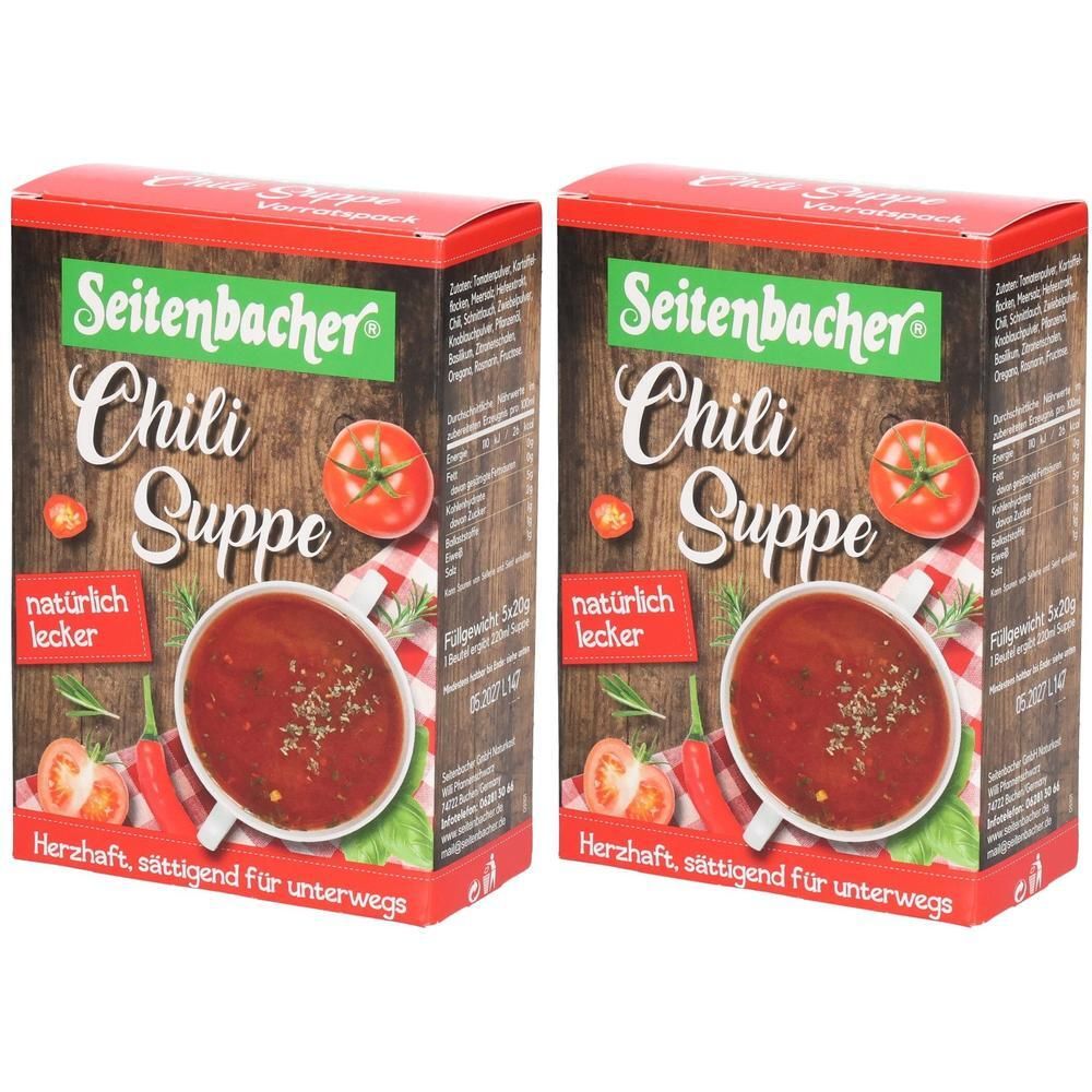 Zwei Kartons Seitenbacher Chili Suppe. Rote Verpackung mit Produktbild, Schriftzug "Chili Suppe" und "natürlich lecker".