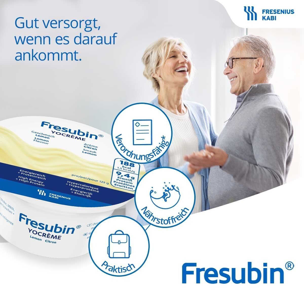 FRESUBIN YOcrème-Becher mit Zitrone-Geschmack. Logo und Text auf dem Becher. Zwei ältere Menschen im Hintergrund.
