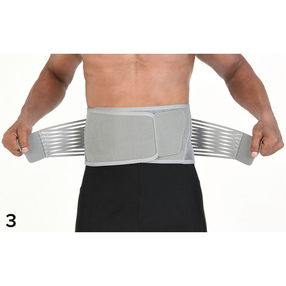 Person trägt FUTURO™ Rücken-Bandage. Graue Bandage wird angelegt. Nummer 3.