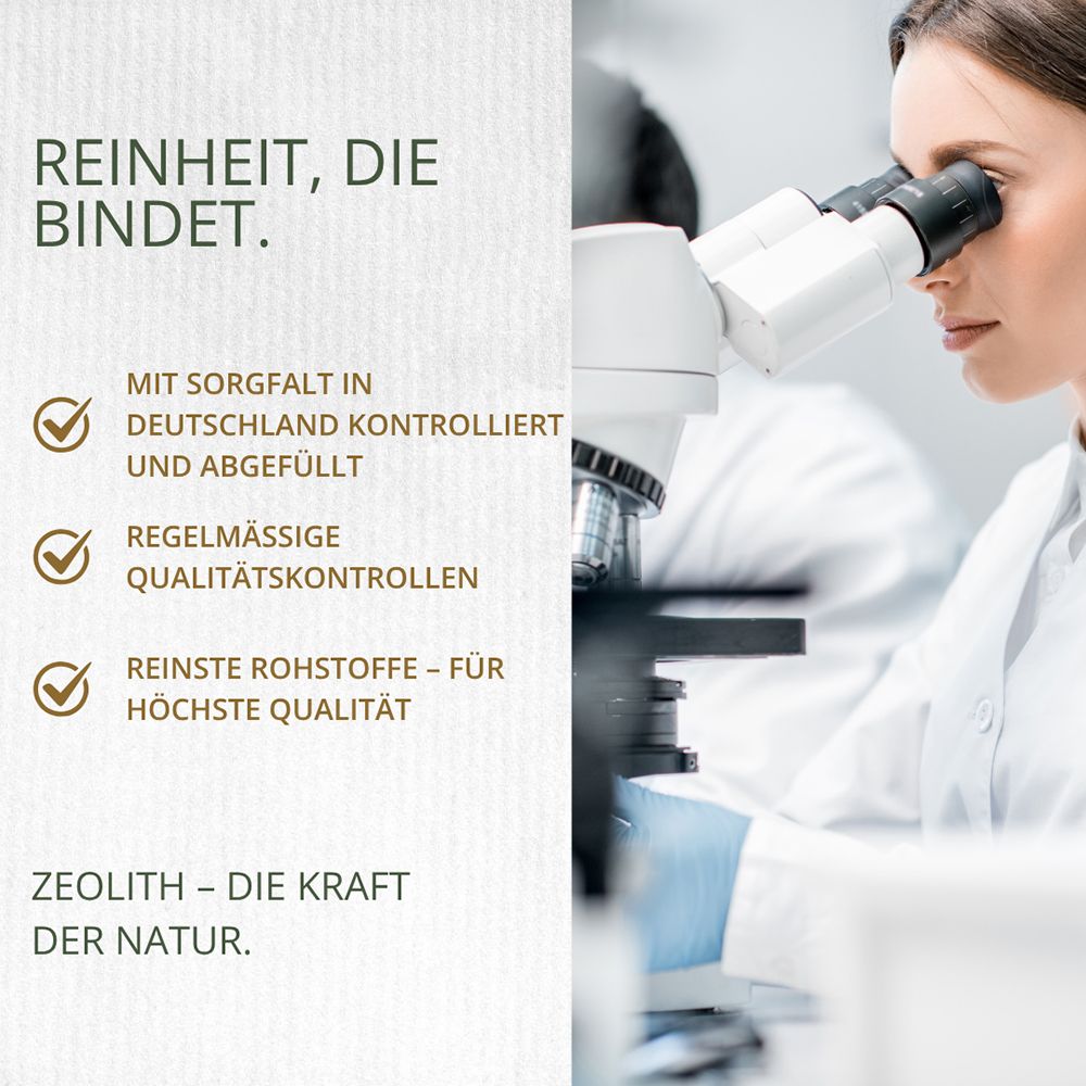Frau in einem Labor, die durch ein Mikroskop blickt. Text hebt Reinheit und Qualitätskontrollen hervor.