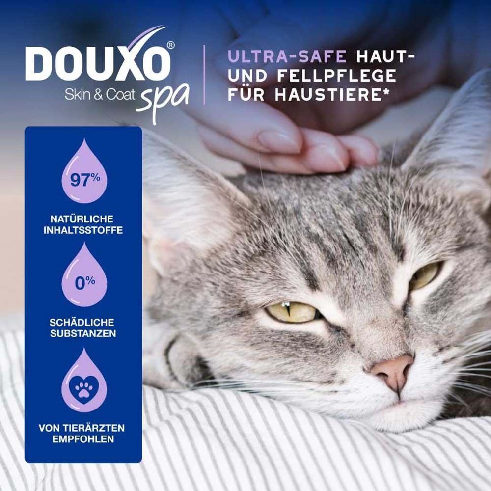 Katze liegt auf einer Decke. Text: Ultra-safe Haut- und Fellpflege für Haustiere. Illustrationen von Inhaltsstoffen.