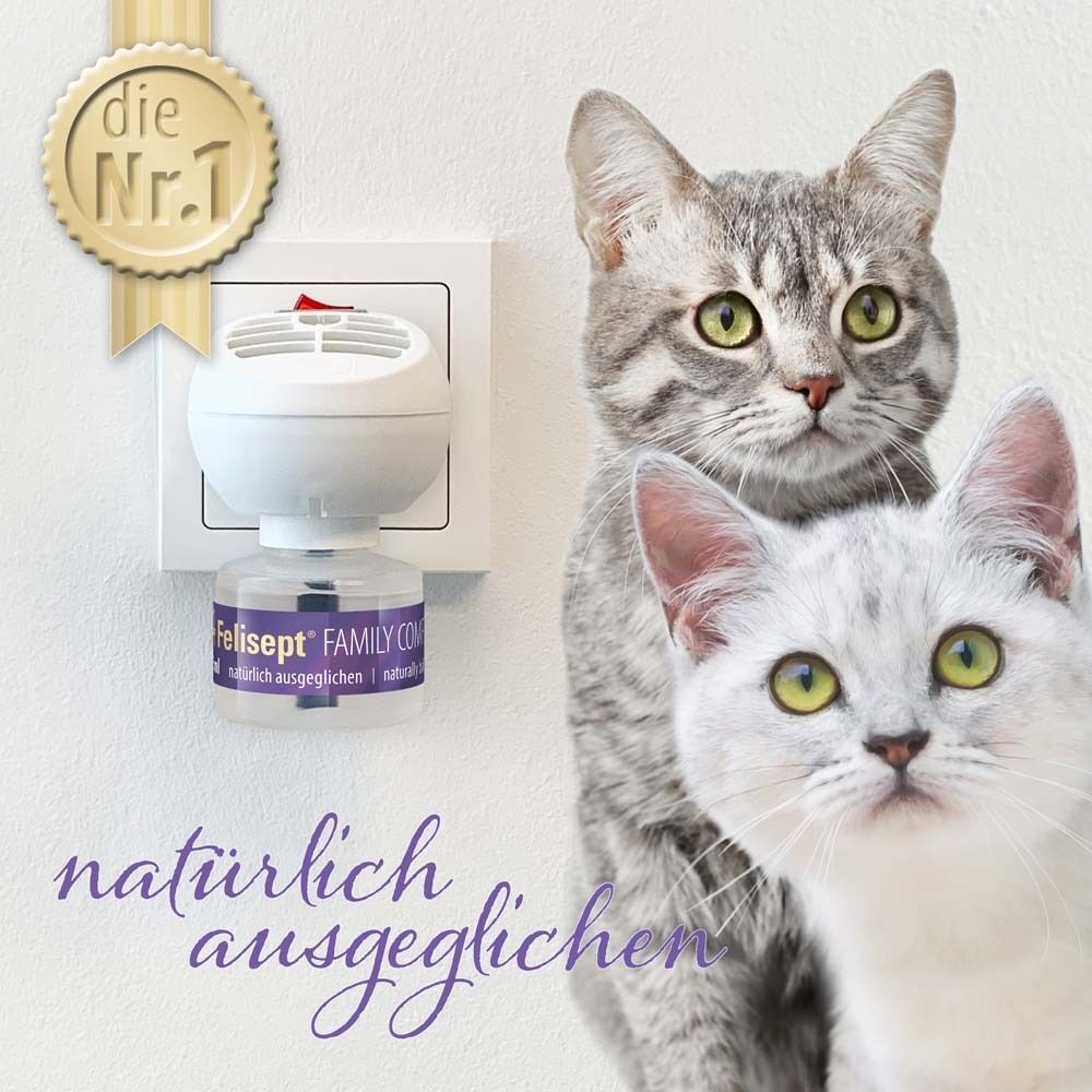 Diffusor in Steckdose. Flasche mit Produktnamen. Zwei Katzen im Hintergrund. Goldene Medaille mit Aufschrift 'die Nr.1' und Text 'natürlich ausgeglichen'.