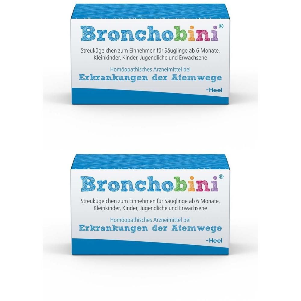 Zwei Schachteln Bronchobini®. Aufschrift: Streukügelchen für Säuglinge ab 6 Monate, Kleinkinder, Kinder, Jugendliche und Erwachsene. Homöopathisches Arzneimittel.