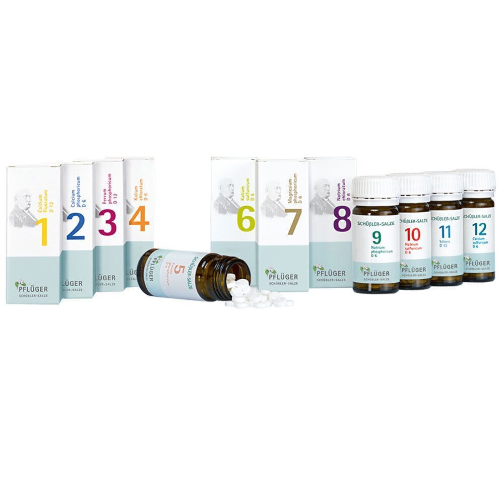Tabletten und Fläschchen. Tabletten aus einer braunen Flasche. 12 Fläschchen mit Nummern 1-12. Pflüger-Logo.