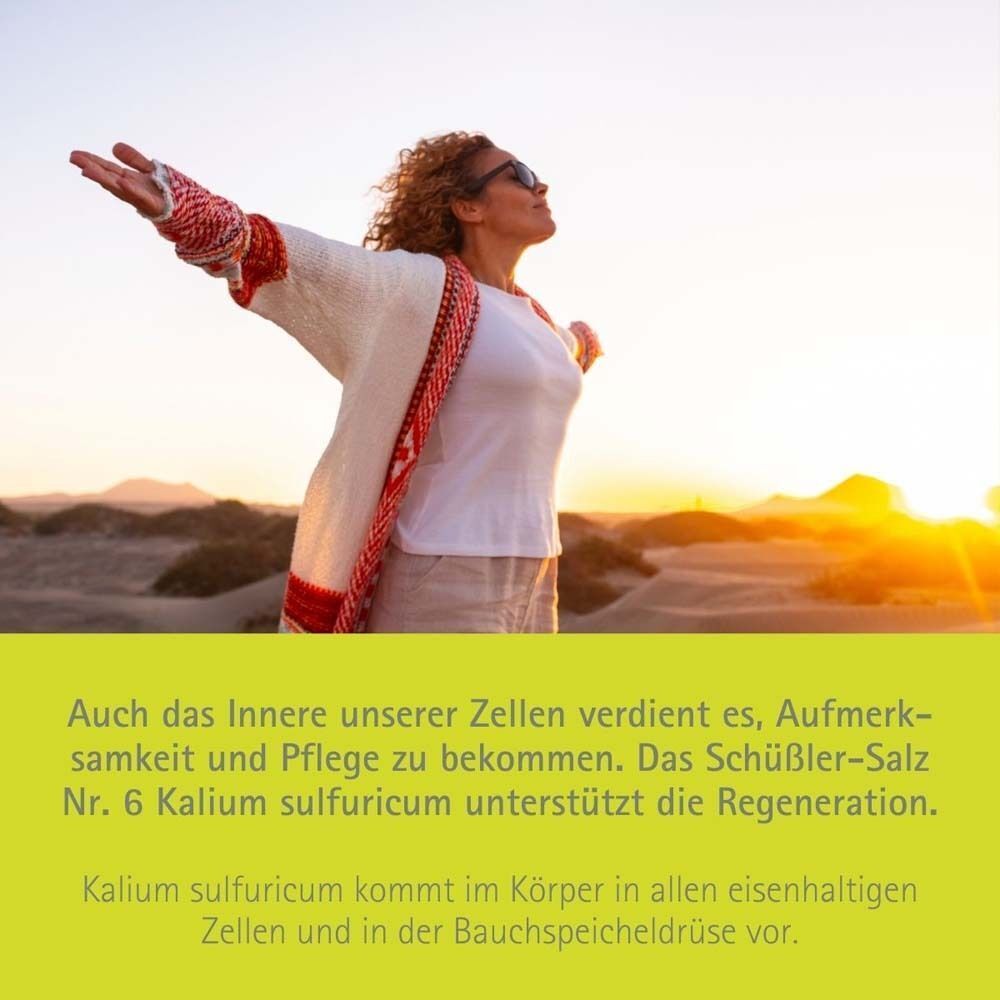 Frau mit ausgebreiteten Armen am Strand. Text: Schüßler-Salz Nr. 6 Kalium sulfuricum unterstützt die Regeneration.