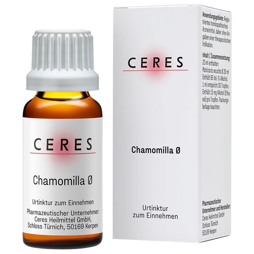 Flasche CERES Chamomilla 0 Urtinktur neben Verpackung. Braunglasflasche mit weißem Verschluss. Verpackung mit Produktinformationen.