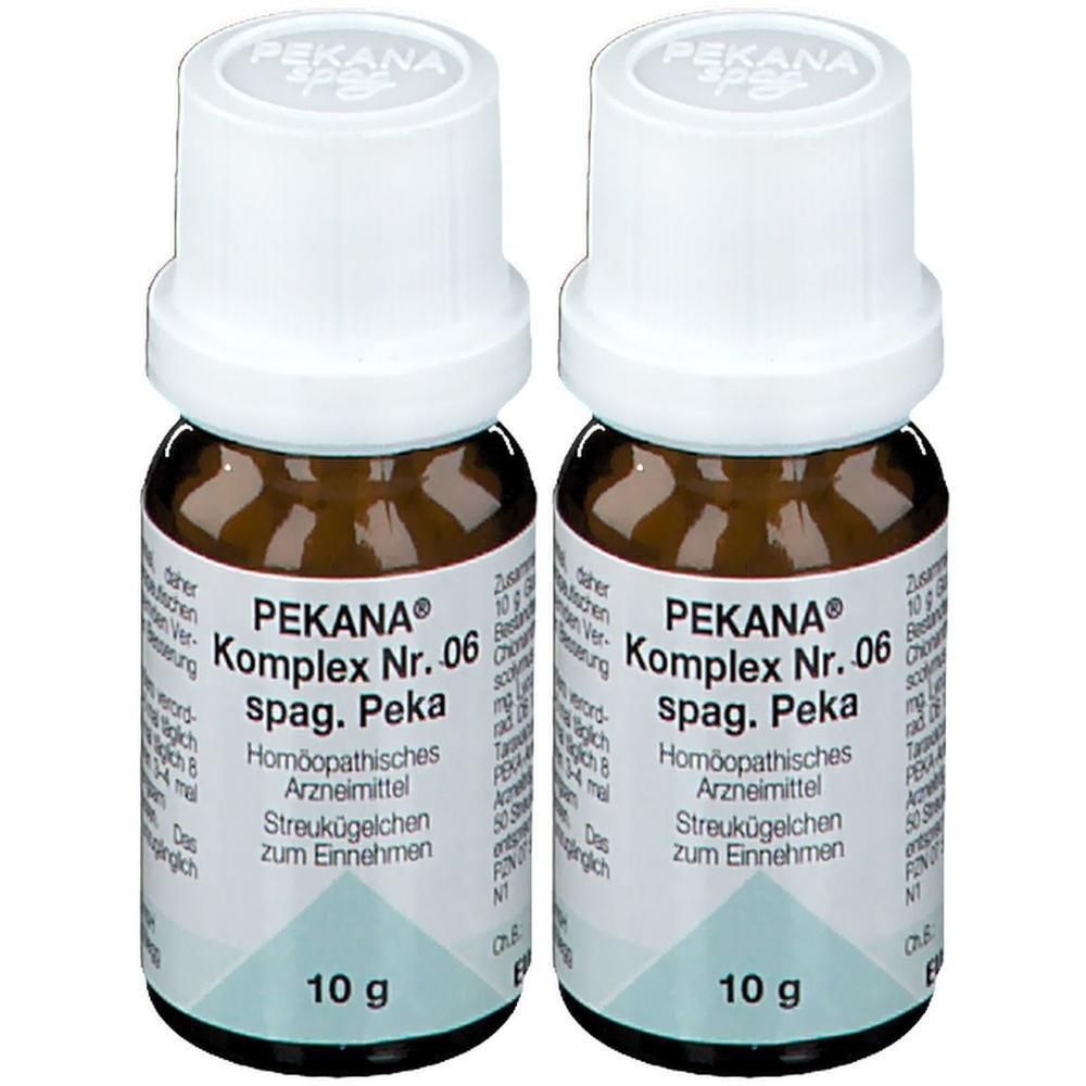 Zwei braune Glasflaschen mit weißen Deckeln. Auf den Etiketten steht PEKANA Komplex Nr. 06, Homöopathisches Arzneimittel, 10 g.